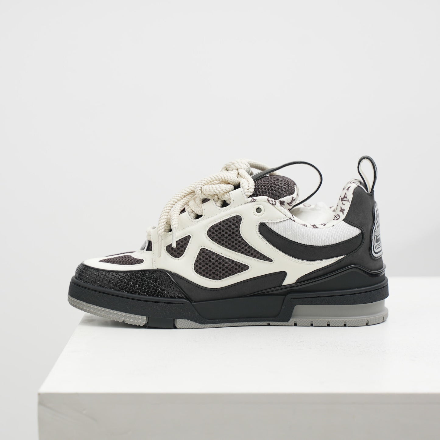 Louis Vuitton | Skate Sneaker Black & White Monogram Flower