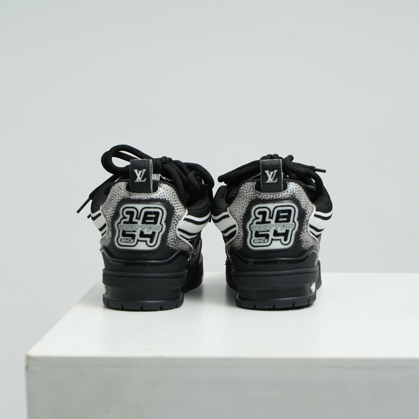 Louis Vuitton | Trainer Low Black & White Monogram Flower