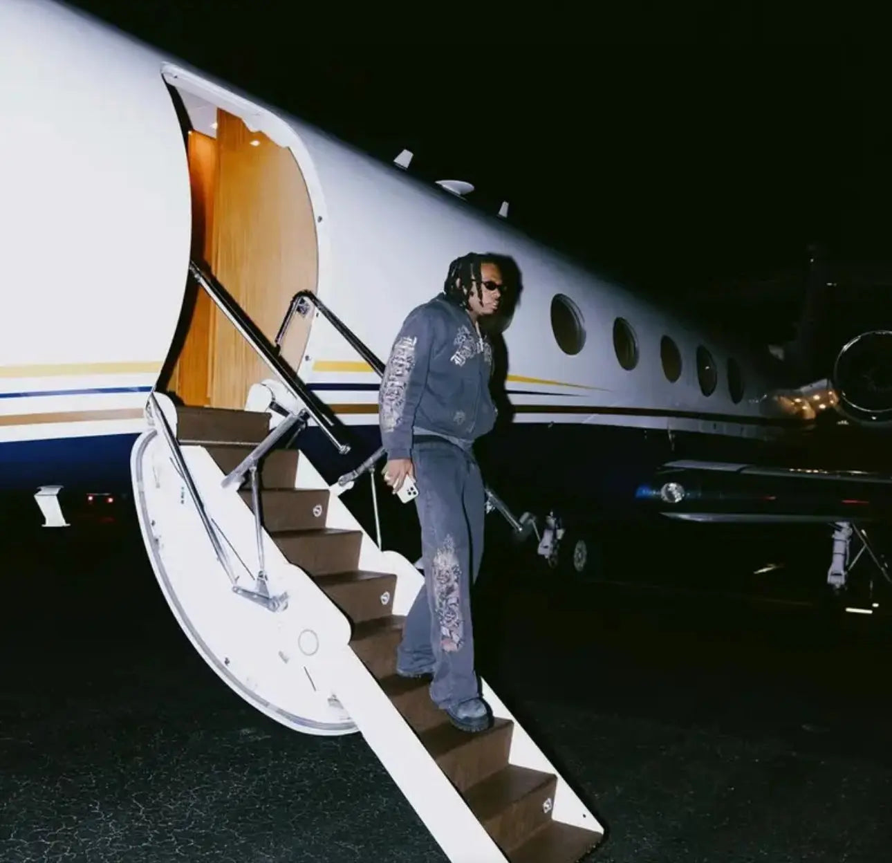 Balenciaga
Tacky Tattoo Distressed hoodie UndergroundDesignerPlug