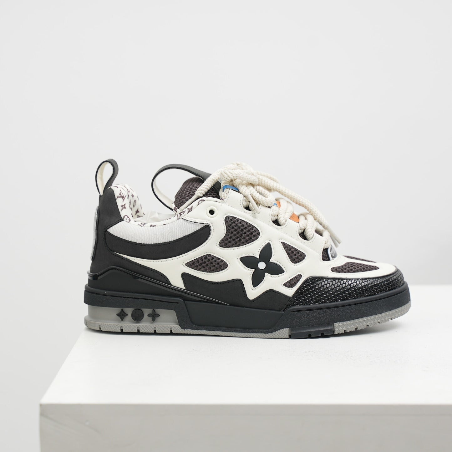 Louis Vuitton | Skate Sneaker Black & White Monogram Flower