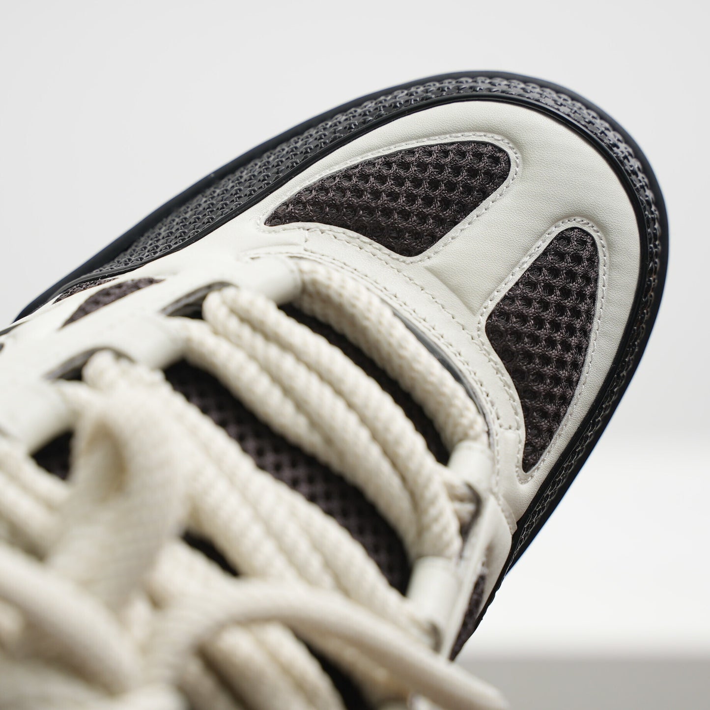 Louis Vuitton | Skate Sneaker Black & White Monogram Flower