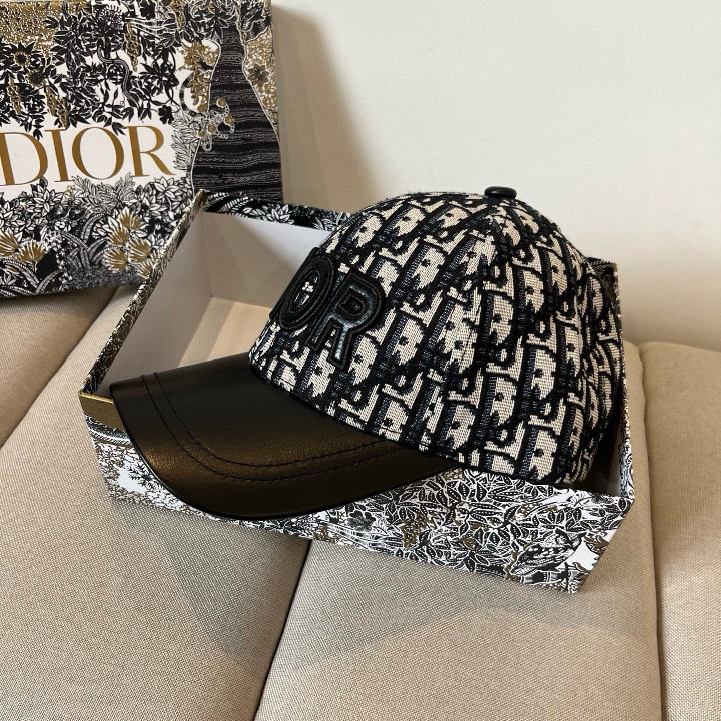 Dior | Oblique Monogram Baseball Cap | Black / White