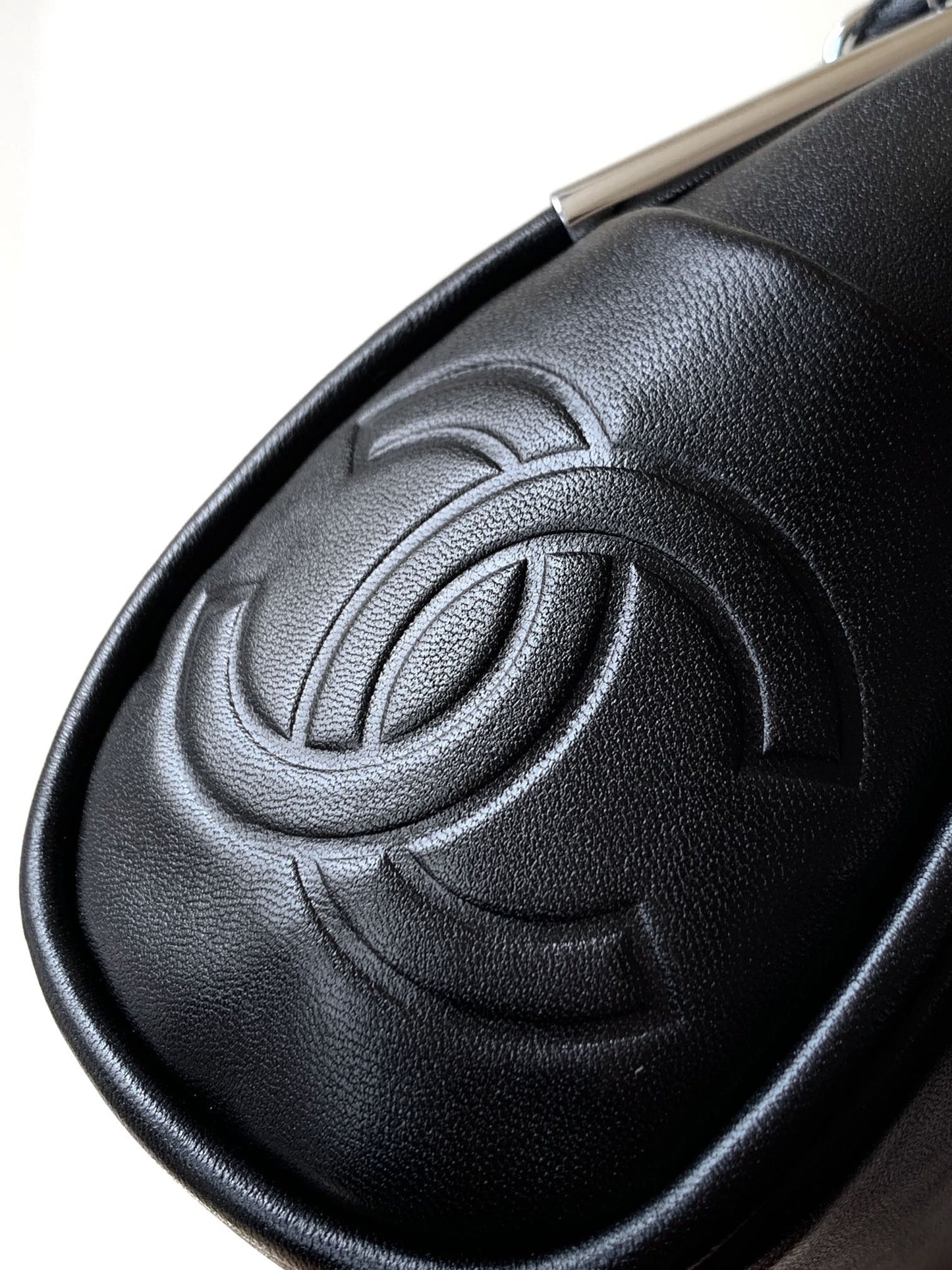 Chanel | Medium Ultimate Soft Tote | Black