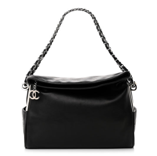 Chanel | Medium Ultimate Soft Tote | Black