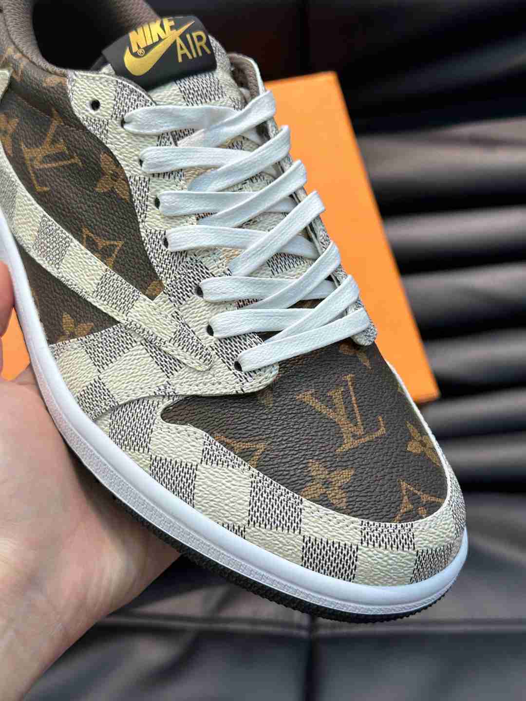 Louis Vuitton | Damier Low-Top Sneakers | Monogram Swoosh Louis Vuitton