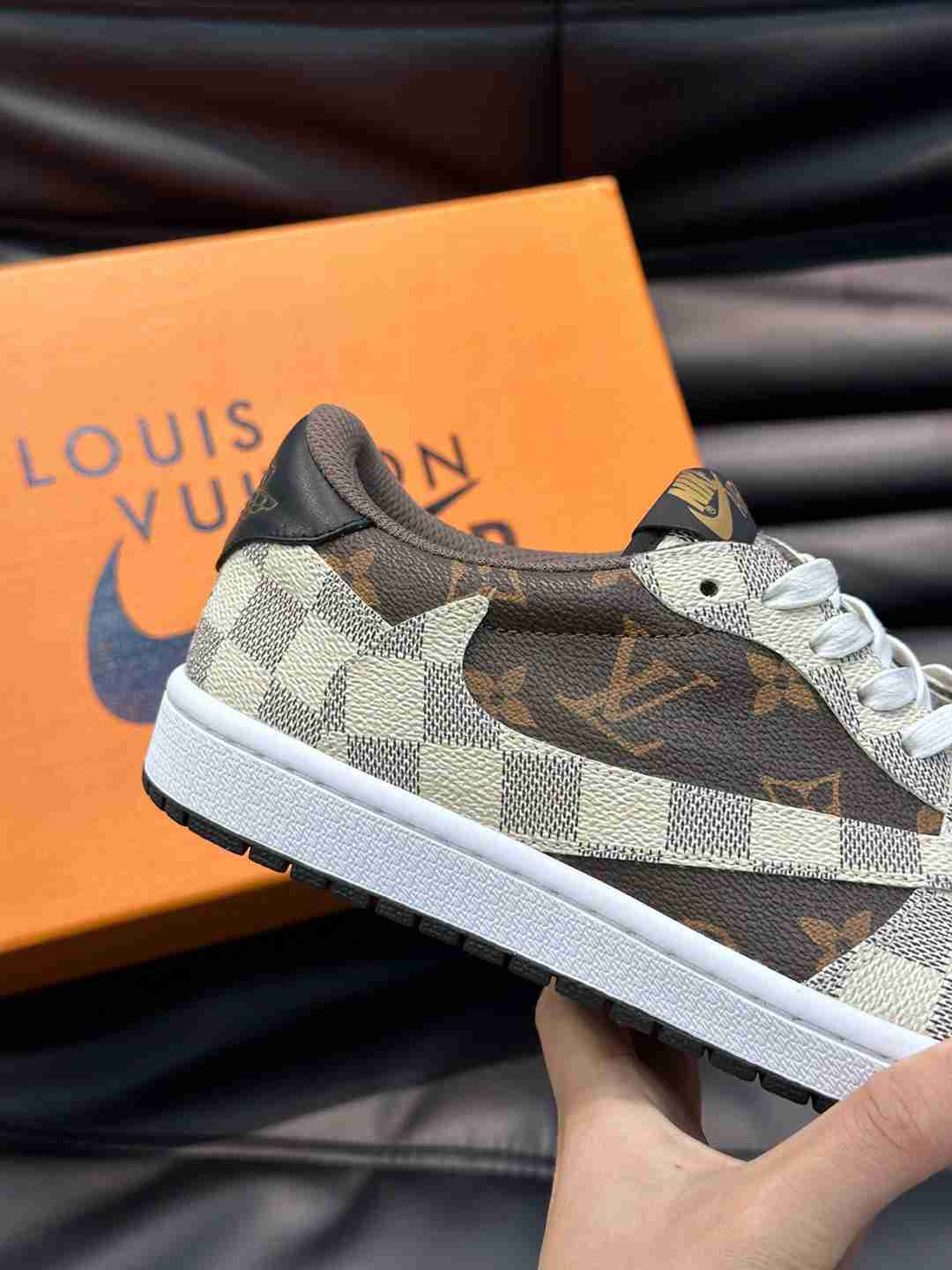 Louis Vuitton | Damier Low-Top Sneakers | Monogram Swoosh Louis Vuitton