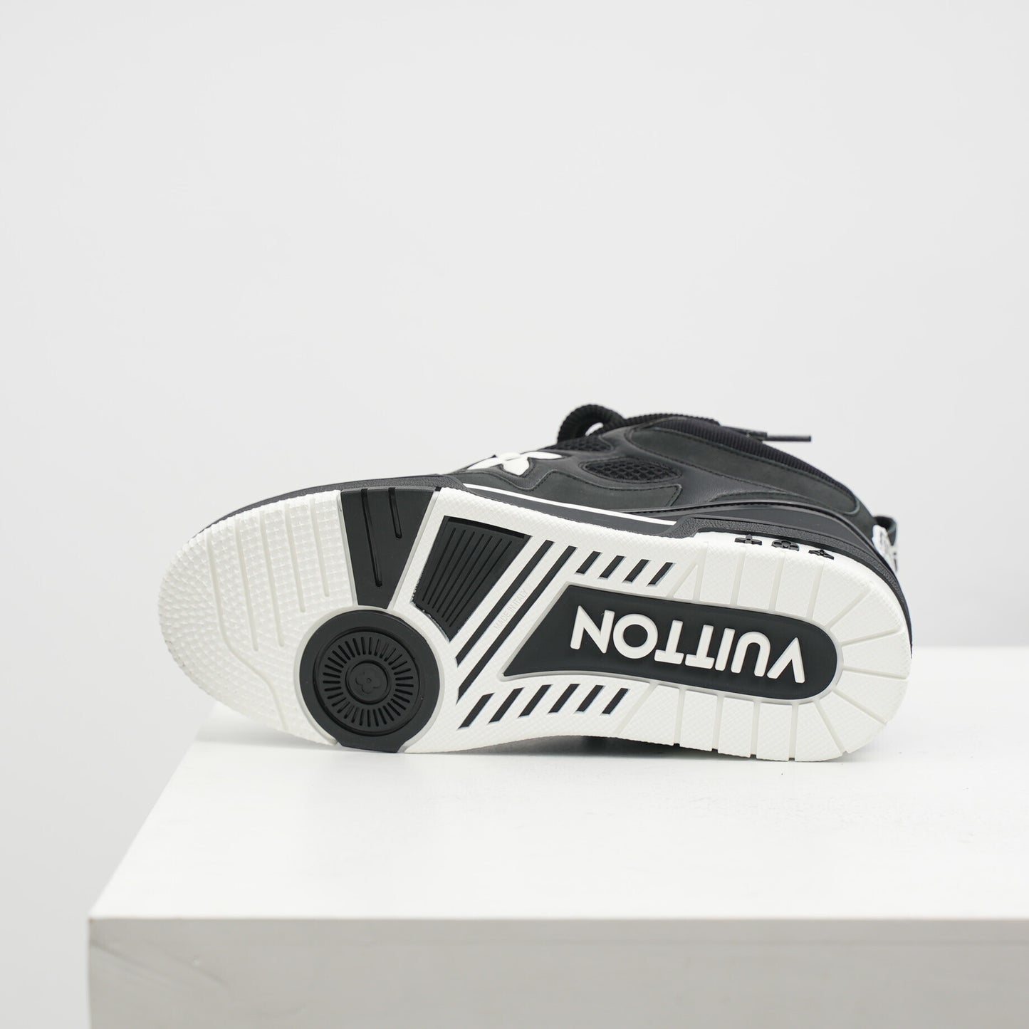 Louis Vuitton | Skate Sneaker Black Monogram Flower