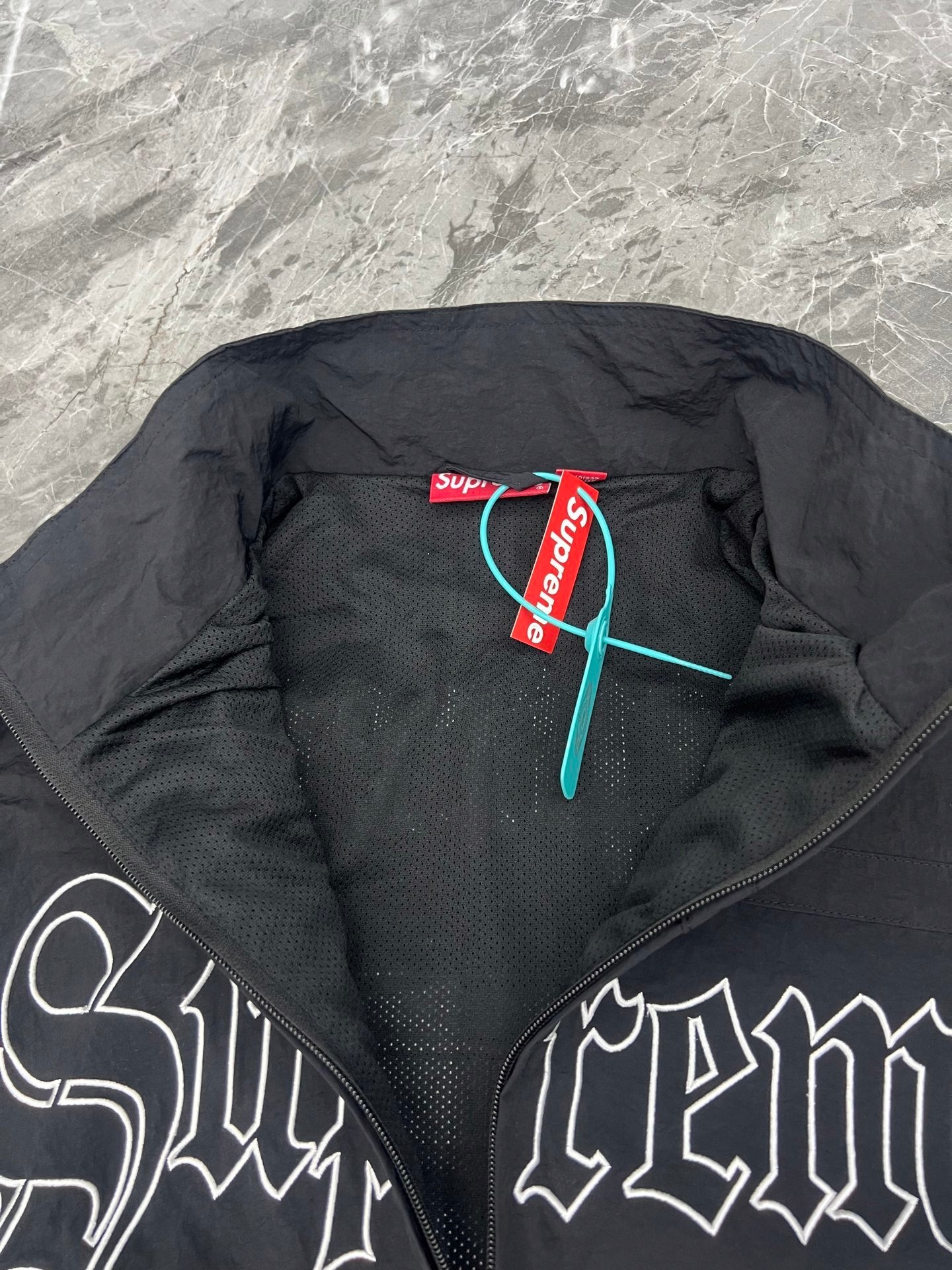 Supreme | Gothic 5 Logo Jacket | Black & White