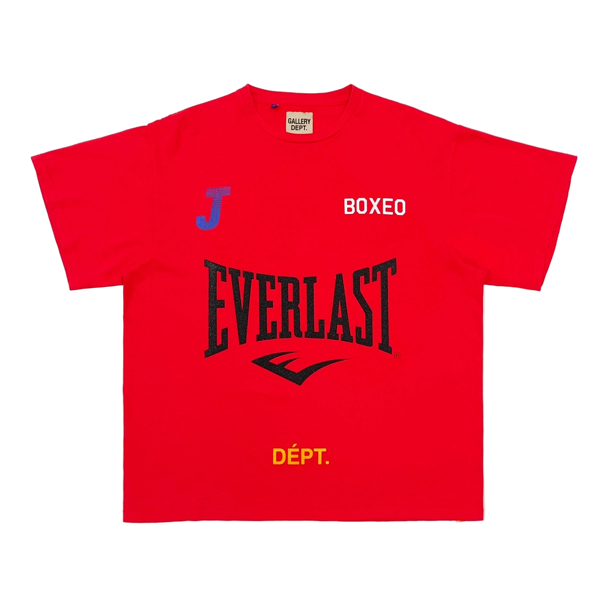 Red t-shirt with 'Everlast' and 'Boxeo' branding on a white background