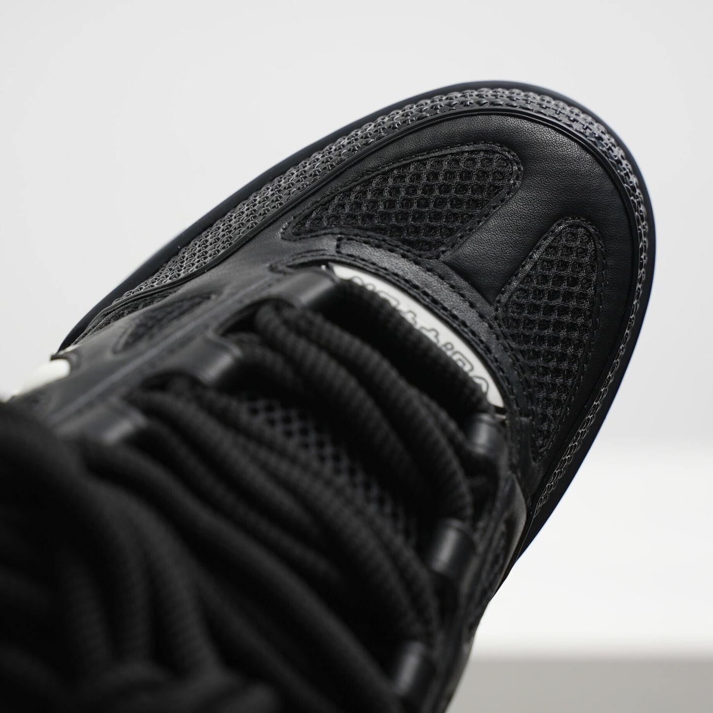 Louis Vuitton | Skate Sneaker Black Monogram Flower