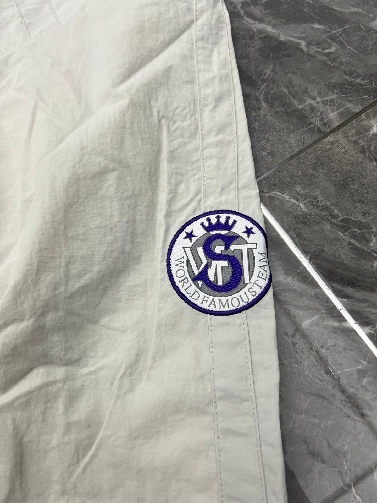 Supreme | Gothic 5 Logo Jacket | Black & White