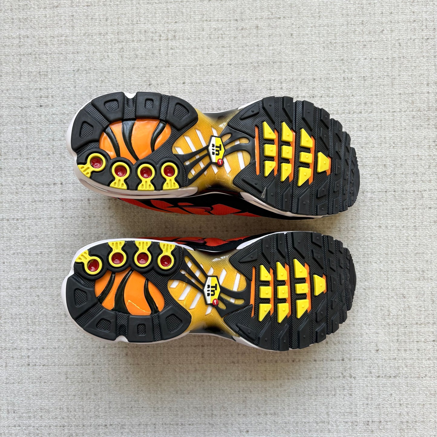 Nike Air Max Plus | Tiger Orange Black Gradient