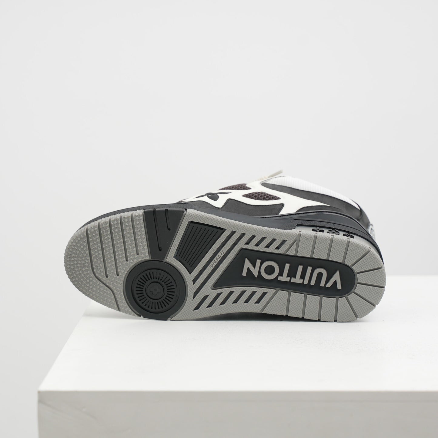 Louis Vuitton | Skate Sneaker Black & White Monogram Flower