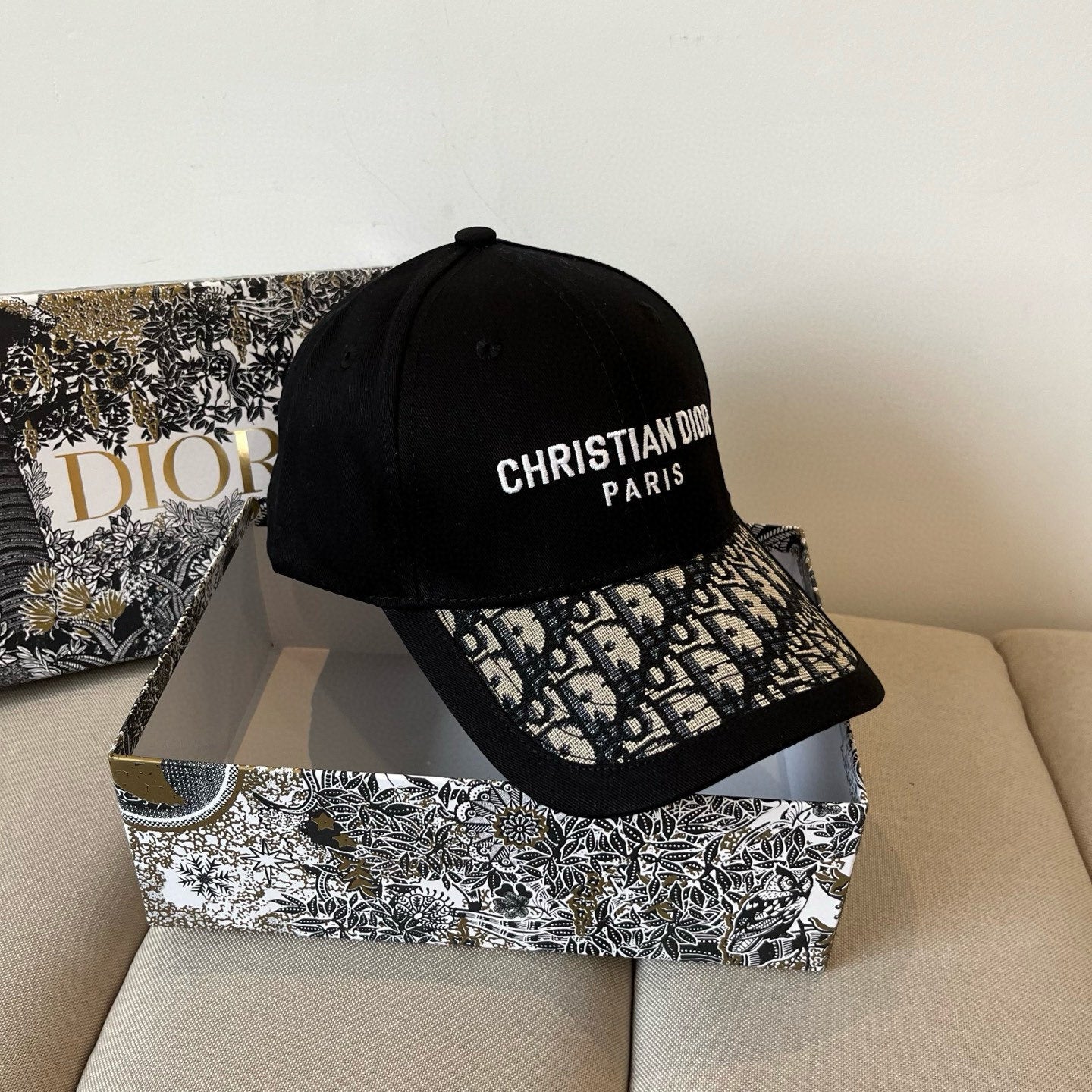 Dior | Oblique Baseball Cap | White, Black, Beige