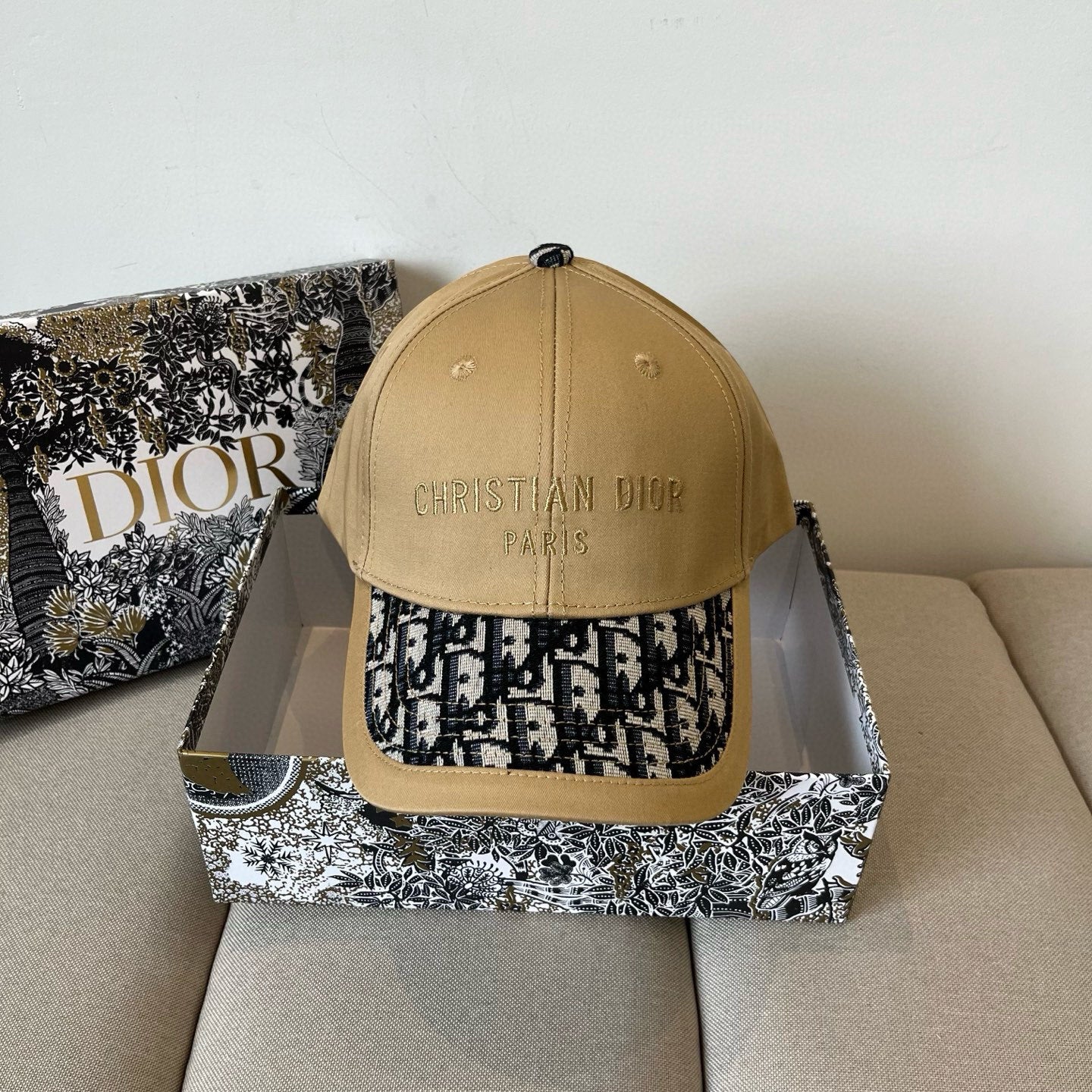 Dior | Oblique Baseball Cap | White, Black, Beige