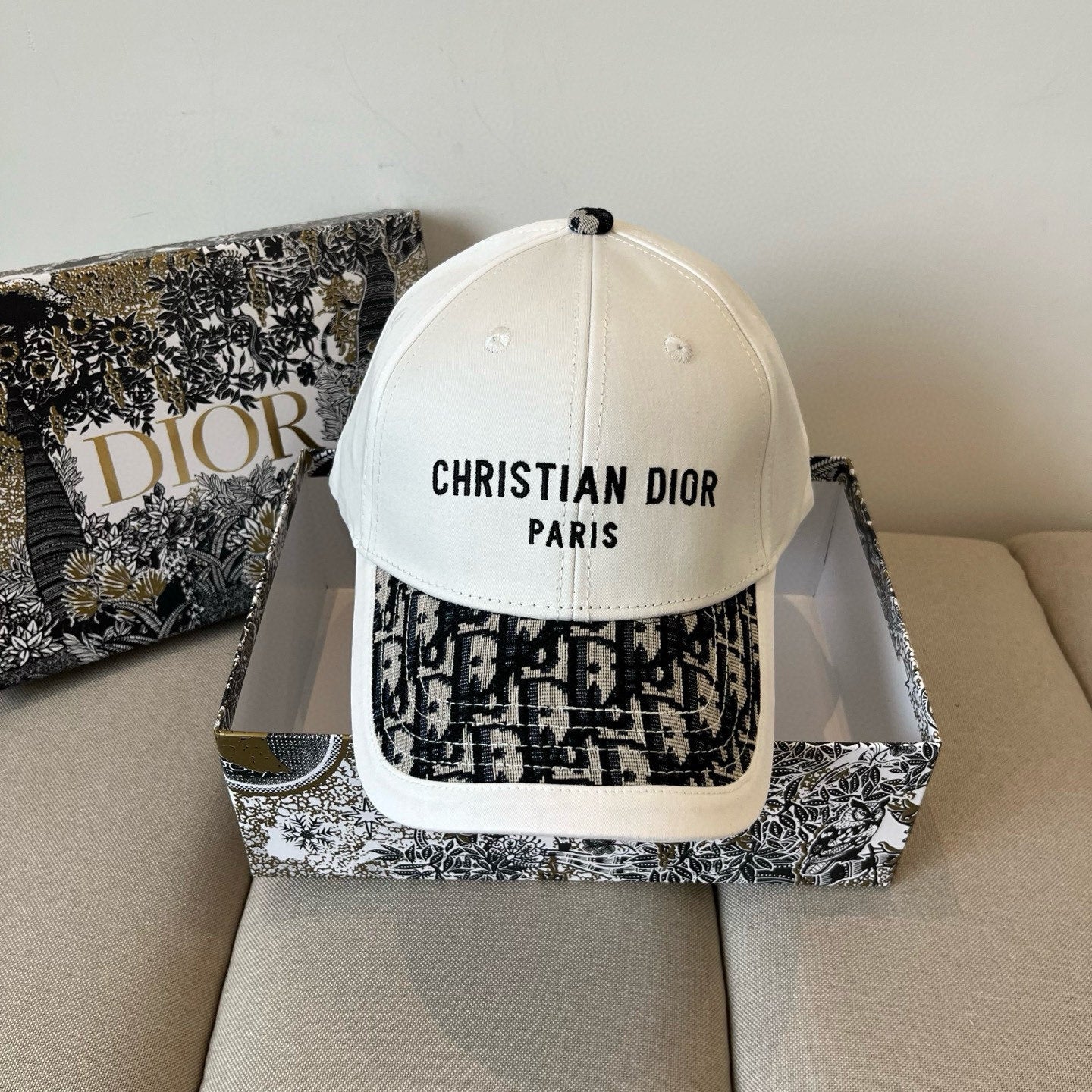 Dior | Oblique Baseball Cap | White, Black, Beige