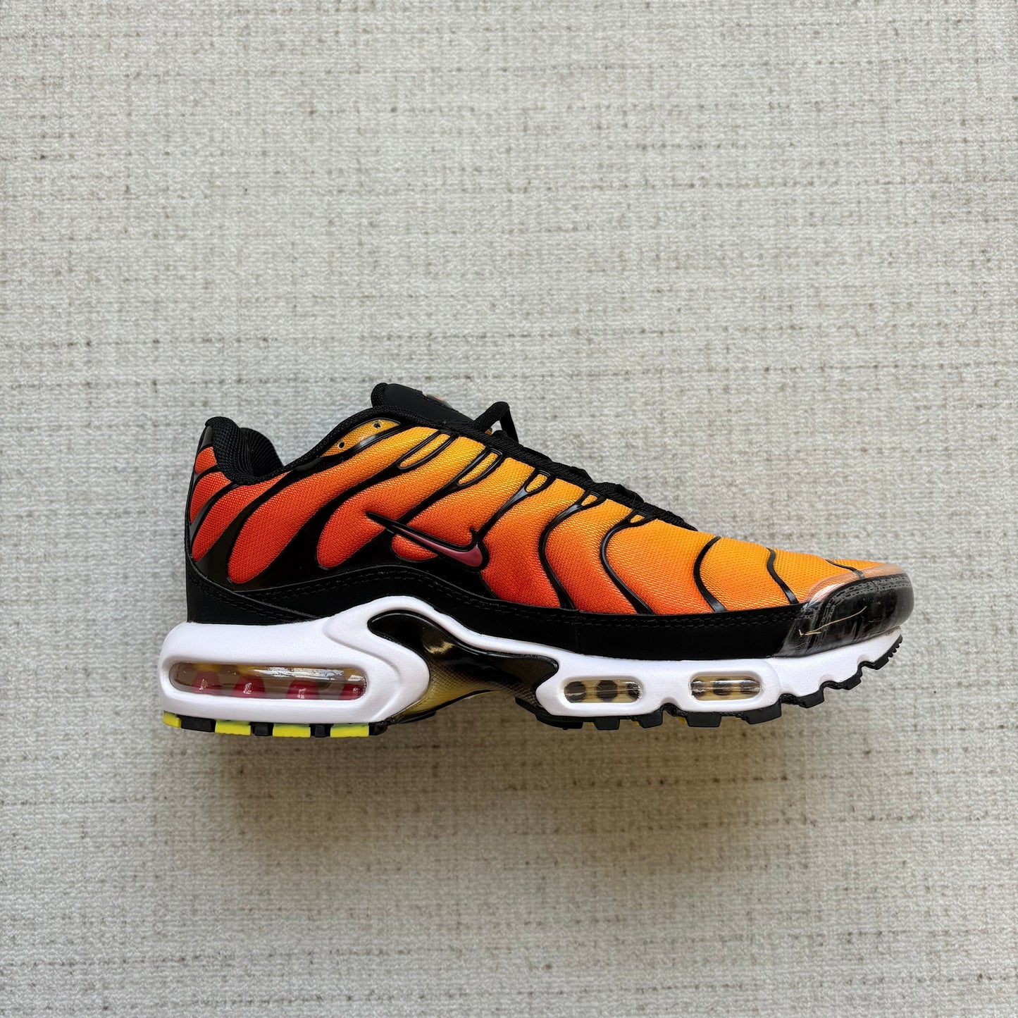 Nike Air Max Plus | Tiger Orange Black Gradient
