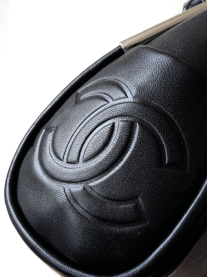 Chanel | Medium Ultimate Soft Tote | Black