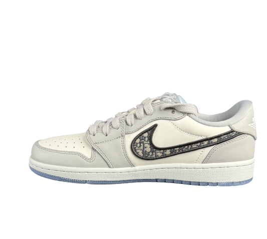 White sneaker with black logo on a gray platform, featuring 'Top Made' branding.
